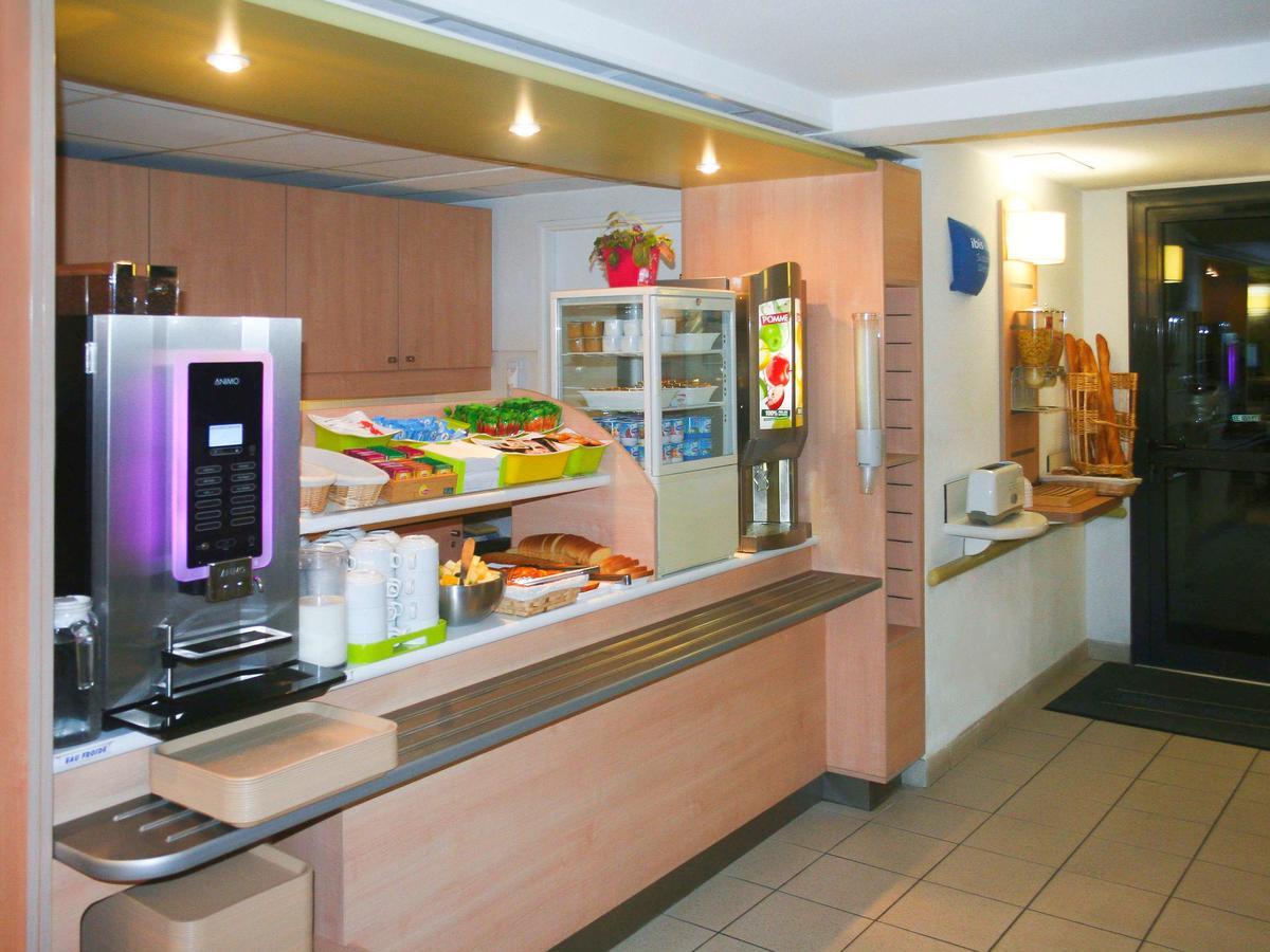 Ibis Budget Niort - La Creche Exterior foto