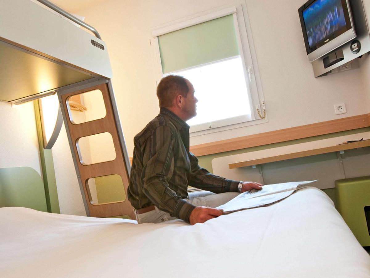 Ibis Budget Niort - La Creche Exterior foto